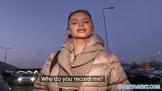 गोरा खुसीसाथ एक गैंगबैंग मा एक पटक तीन मान्छे गर्न आत्मसमर्पण