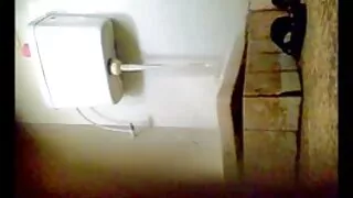 युवा सुन्दर केटी दुई मान्छे द्वारा गडबड