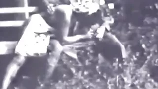 भ्रष्ट लेस्बियन आमा र छोरी पलिश बाथरूम मा