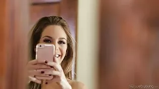 माशा देखि रूस हस्तमैथुन योनी र गुदा संग एक पारदर्शी सेक्स खिलौना