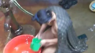 आमा अश्लील कार्यहरू लागि शरारती छोरी सजाय