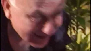 एक वयस्क चलचित्र निर्देशक भन्दै बकवास अनुभवहीन बच्चा