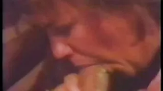 जवान गोरा एक रबर कुखुरा संग मजा छ