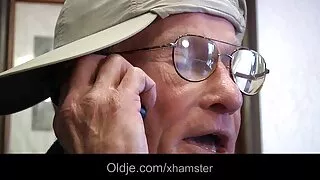 जलमग्न मरीना विस्कोन्टी कास्टिंग मा गुदा दिन्छ