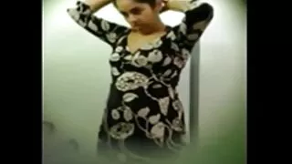 तीन युवा रूसी मान्छे बकवास एक गोरा मा सबै छेद