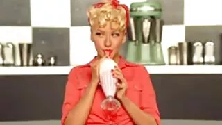 परिपक्व रूसी बिल्ली गडबड बिना बन्द लिएर