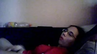 एक कुर्सी मा गंजा चश्मा र जवान रूसी श्यामला कमबख्त