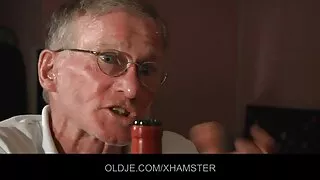 मानिस परिपक्व केटी मा मोजा मा उनको तंग गधा