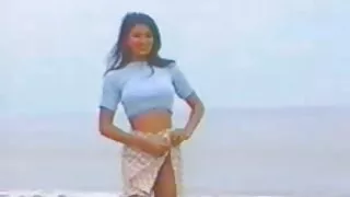 मान्छे चाची बिल्ली र सह उनको अनुहार मा