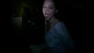 दादा आफ्नो भतिजीको हुड मा एक फ्यालुस फेला पर्यो र यसलाई कुखुरा संग बदल्न चाहन्थे