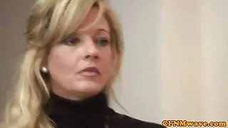 छोरा गडबड आमा त्यो सुतेको बेला उनको अनुहार मा बसे