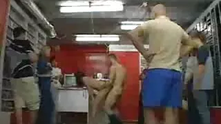 सुन्दर गोरा मालिश तालिका मा गडबड