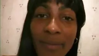 खाना पकाउने मोजा मा एक परिपक्व श्यामा संग कमबख्त