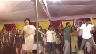 पछि एक राम्रो मुख-मैथुन सीधा गधा मा, मान्छे गडबड एक स्लिम रूसी सुन्दरता