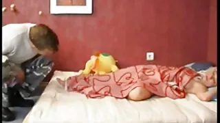 केटी एक धूर्त चालक को कुखुरा द्वारा कार मा चूसा