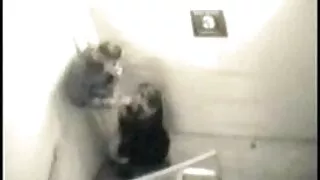 भ्रष्ट छिमेकीलाई जवान प्रेमी द्वारा कडा गडबड हुन्छ